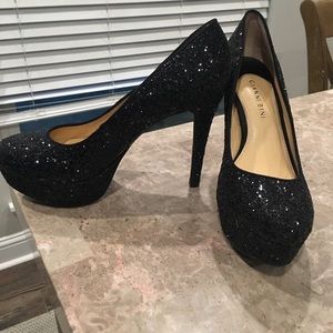 Gianni Bini black sparkly pump